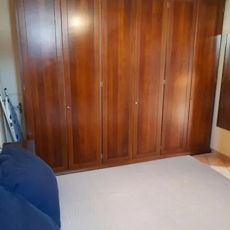 Silenzioso Vicino Stazione Universita Ospedali Turín